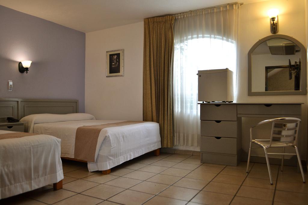 Hotel Villa Del Sol Expo Γκουανταλαχάρα Εξωτερικό φωτογραφία