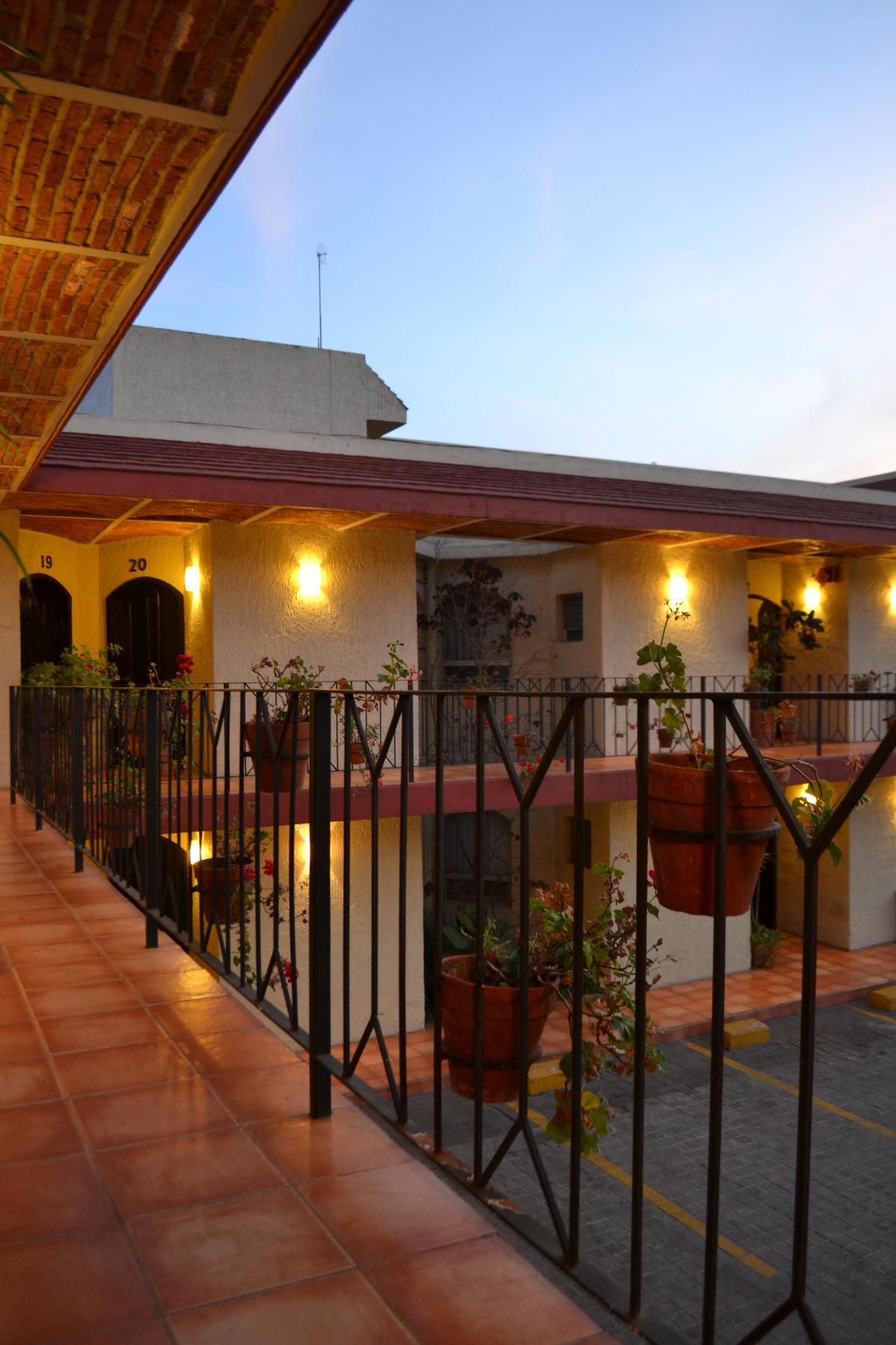 Hotel Villa Del Sol Expo Γκουανταλαχάρα Εξωτερικό φωτογραφία