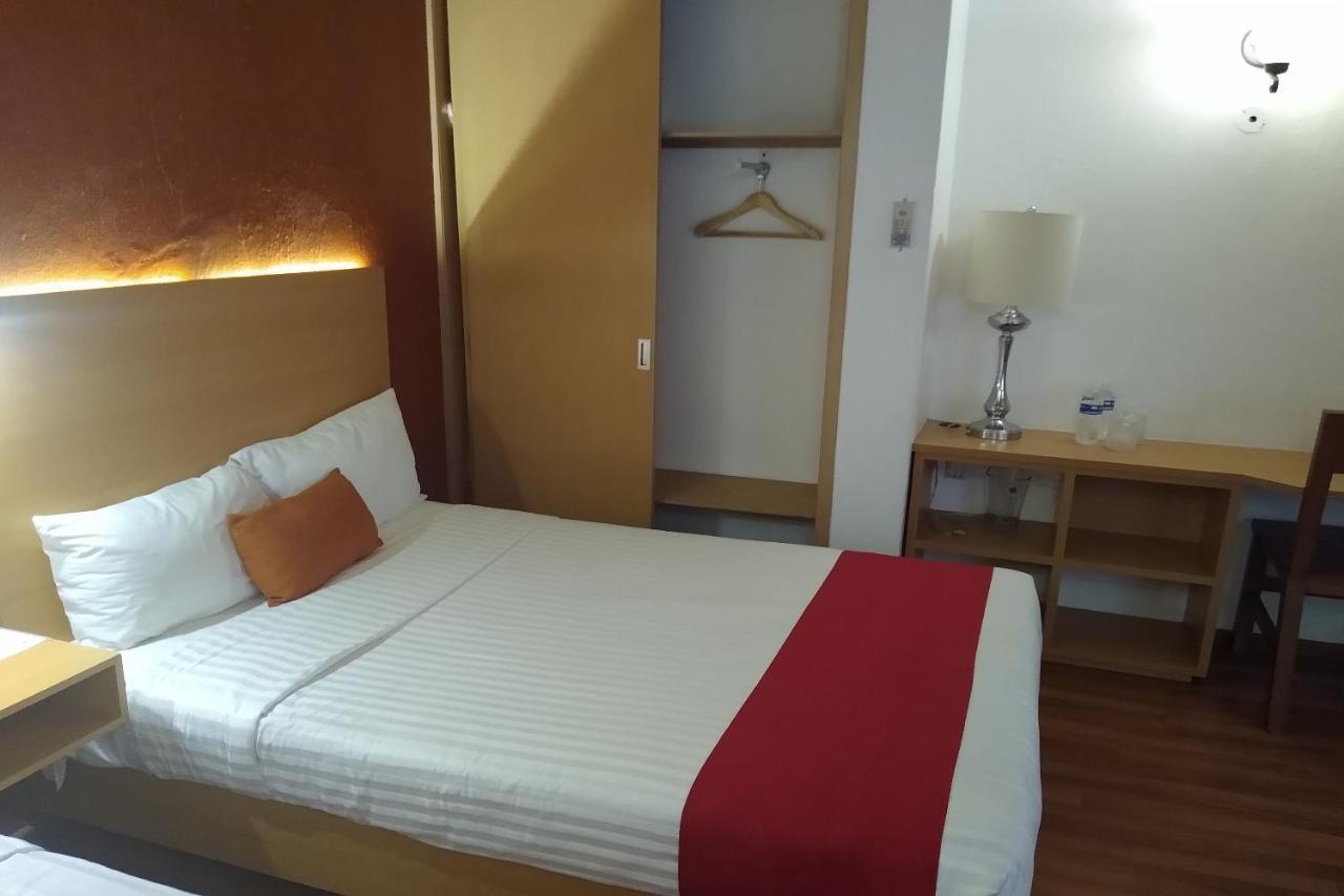 Hotel Villa Del Sol Expo Γκουανταλαχάρα Εξωτερικό φωτογραφία